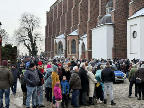 Orszak Trzech Króli przeszedł przez Wrocław. Kolorowy korowód dotarł do Rynku [ZDJĘCIA] - 3