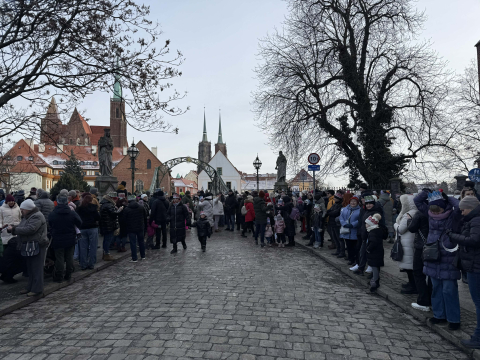Orszak Trzech Króli przeszedł przez Wrocław. Kolorowy korowód dotarł do Rynku [ZDJĘCIA] - 4