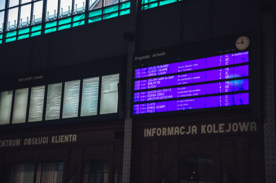 Ogromne utrudnienia w kursowaniu pociąg&oacute;w. Rekordzista op&oacute;źniony o prawie 4 godziny
