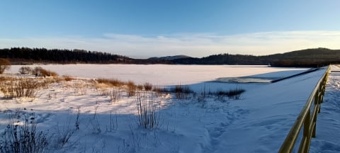 Zbiorniki są pokryte lodem, a w rzekach podnosi się poziom wody. Przekroczony stan ostrzegawczy w Lądku-Zdroju - 2