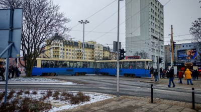 Wrocław: Wykolejenie tramwaju na ul. Pomorskiej. Poważne utrudnienia w centrum [ZDJĘCIA]