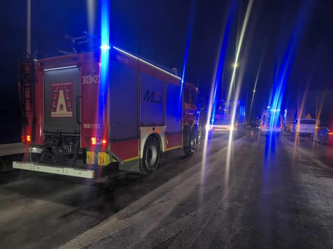 Tragiczny wypadek na DK8 pod Wrocławiem. Jedna osoba nie żyje, dwie inne są ranne - 2