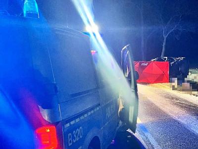 Nadmierna prędkość i dachowanie. Śmiertelny wypadek w okolicach Strzegomia