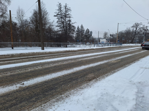 Śnieg sparaliżował dolnośląskie drogi. Tir w poprzek jezdni na A4, ogromne korki we Wrocławiu - 0