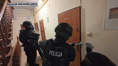Rozbito brutalny gang handlarzy ludźmi. Kobiety były więzione i zmuszane do prostytucji