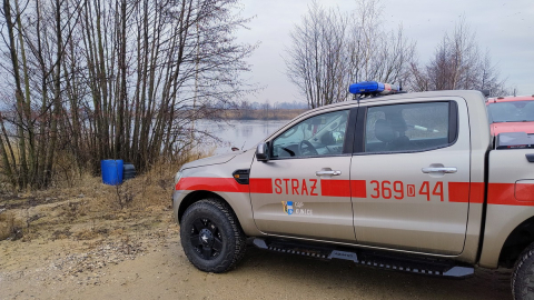 "Minuta, dwie i ciało jest wychłodzone". Dolnośląscy strażacy ćwiczą ratowanie ludzi spod lodu [ZDJĘCIA] - 4