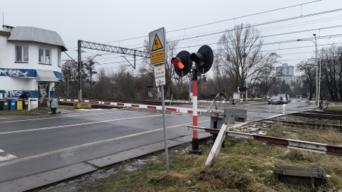 Wypadki, korki i... bierność miasta. Wrocławianie chcą przebudowy niebezpiecznego przejazdu kolejowego - 3
