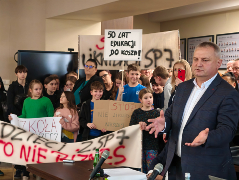 Szkoła Podstawowa nr 7 w Lubinie do likwidacji. Rodzice protestowali, ale radni przegłosowali uchwałę. "Zostaliśmy oszukani" - 2