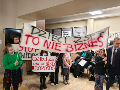 Szkoła Podstawowa nr 7 w Lubinie do likwidacji. Rodzice protestowali, ale radni przegłosowali uchwałę. "Zostaliśmy oszukani" - 3