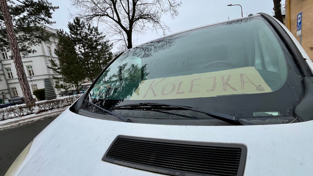 Cztery dni czekania w autach i na mrozie. Tak handlarze walczą o miejsca na Jarmarku Staroci - Cena za metr kwadratowy wzrosła z 40 groszy do 10 złotych. Pomimo bardzo znaczącej podwyżki, handlarze czekali aż cztery dni.