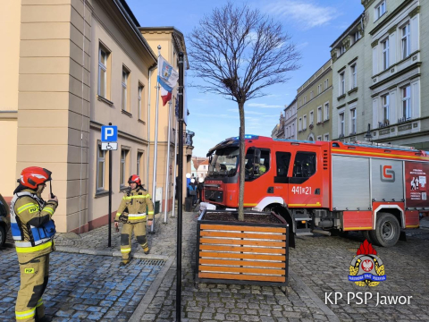 Ewakuacja Urzędu Miejskiego w Bolkowie. Do strażaków wpłynęło niepokojące zgłoszenie - 0