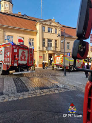Ewakuacja Urzędu Miejskiego w Bolkowie. Do strażaków wpłynęło niepokojące zgłoszenie - 2