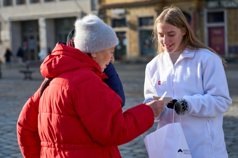 "Mała rzecz, ale ratuje życie". 700 czujek tlenku węgla dla Wrocławian - kto i gdzie może je odebrać? - 1