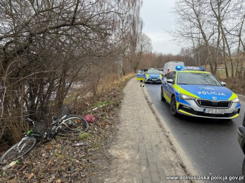 Pijany kierowca potrącił rowerzystkę. Chwilę wcześniej wiózł dziecko do szkoły - 1