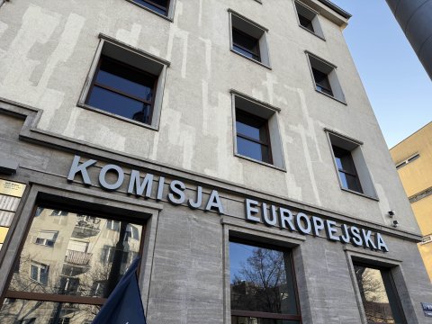 Protest rolników przed urzędem wojewódzkim. Ciągniki zablokowały parking - 10