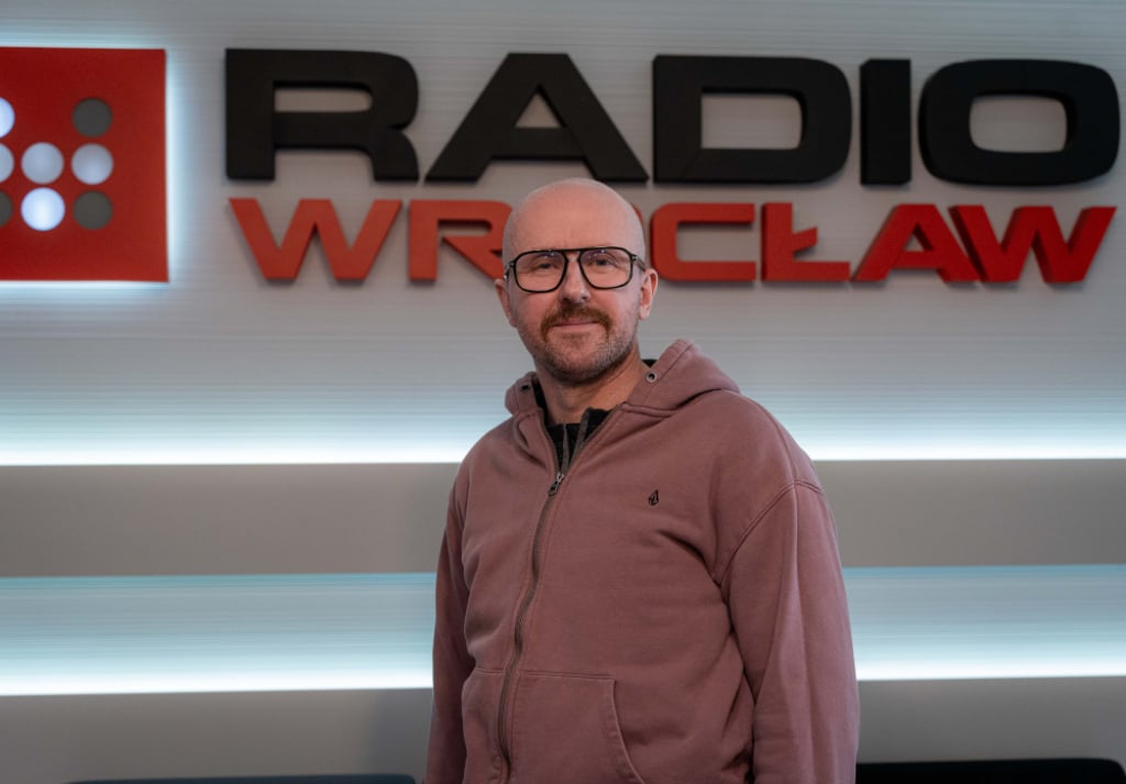 Chwalimy swoje: Czy fotoreporter jest dziś wciąż potrzebny? Bartek Sadowski gościem Radia Wrocław - Bartek Sadowski był gościem Radia Wrocław.