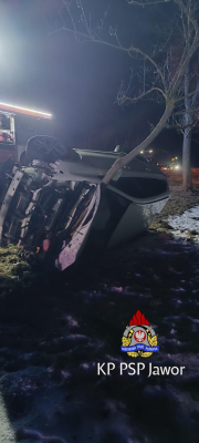 Jedna osoba nie żyje, cztery są ranne. Dramatyczne zderzenie trzech samochodów w powiecie jaworskim - 0