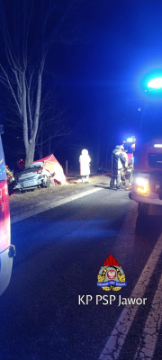 Jedna osoba nie żyje, cztery są ranne. Dramatyczne zderzenie trzech samochodów w powiecie jaworskim - 2