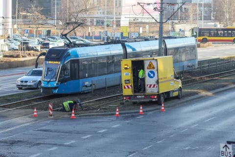 Tramwaje nie jeżdżą Legnicką w kierunku centrum. Z powodu mrozów pękła szyna - 0