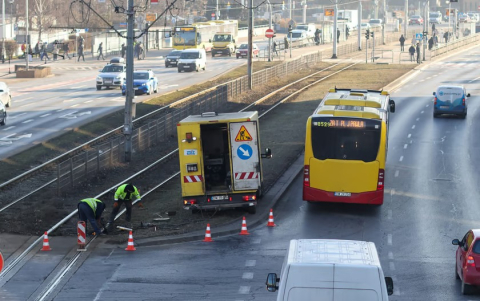 Tramwaje nie jeżdżą Legnicką w kierunku centrum. Z powodu mrozów pękła szyna - 2