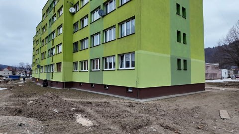 Są pierwsze środki na odbudowę "zielonych bloków" w Stroniu Śląskim. Nadal jednak dużo brakuje - 0