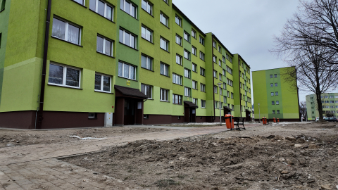 Są pierwsze środki na odbudowę "zielonych bloków" w Stroniu Śląskim. Nadal jednak dużo brakuje - 1