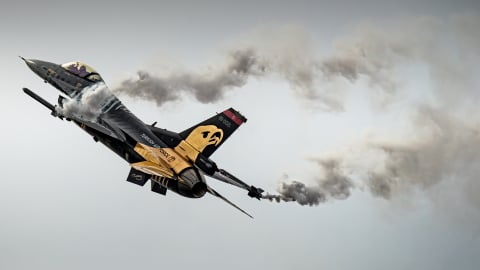 Zwiedzają lotniska i fotografują samoloty. Planespotterzy Dominik Rosenbeiger i Antoni Dec w audycji "Chwalimy swoje" - 7