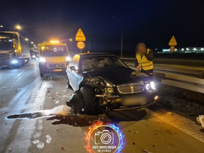 Ogromny korek na autostradzie A4. Zderzyły się trzy samochody osobowe [ZDJĘCIA]