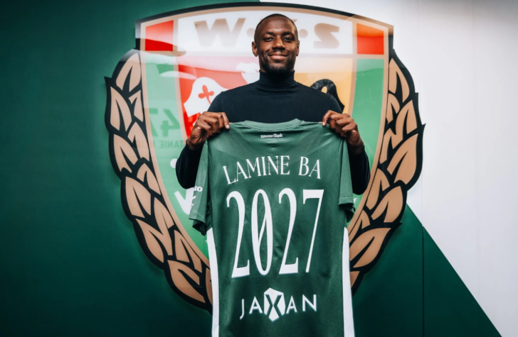 Ruchy kadrowe w Śląsku. Klub pozyskał obrońcę i pożegnał pomocnika - Lamine Ba podpisał ze Śląskiem kontrakt do końca sezonu 2026/27