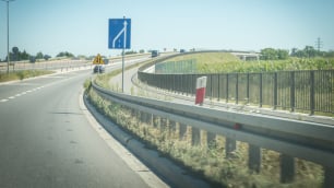 Uszkodzona dylatacja na Wschodniej Obwodnicy Wrocławia do remontu. Trzeba jednak... poczekać