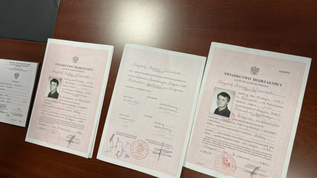 Afera wokół matury starosty karkonoskiego. Prokuratura w Jeleniej Górze chce przekazać sprawę innej jednostce - Prokuratura w Jeleniej Górze złożyła wniosek o przekazanie sprawy matury starosty karkonoskiego.