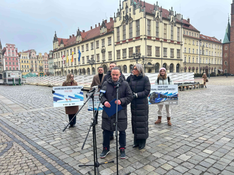 Lodowisko wraca na wrocławski Rynek po 20 latach! Tak wyglądają przygotowania - 1