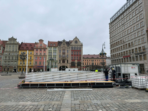 Lodowisko wraca na wrocławski Rynek po 20 latach! Tak wyglądają przygotowania - 2