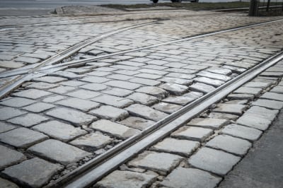 Prace torowe na Piłsudskiego. Duże utrudnienia dla pasażer&oacute;w MPK Wrocław