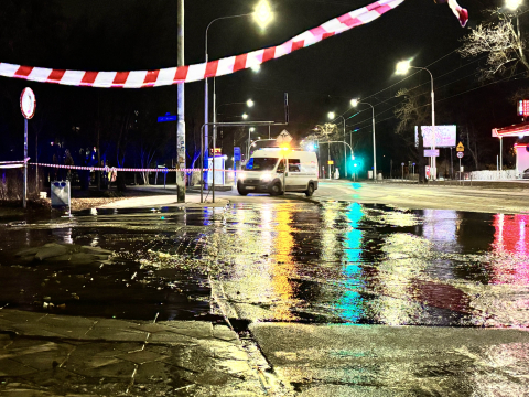 Awaria wodociągu na Grabiszyńskiej. Jezdnia była pod wodą - 2