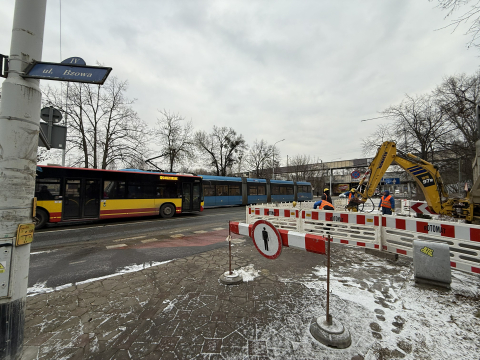 Awaria wodociągu na Grabiszyńskiej. Jezdnia była pod wodą - 5
