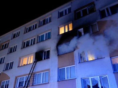 21 os&oacute;b ewakuowanych, domownicy w szpitalu. Pożar mieszkania w Ząbkowicach Śląskich