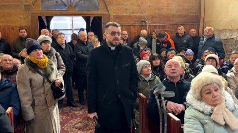 Parafia straci pół miliona przez... bezbarwne szyby? Założyli je, by w kościele było cieplej - 2