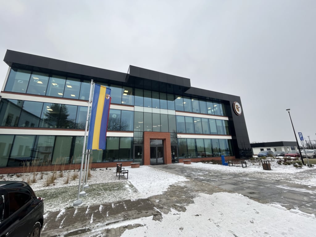 Wielkogabaryty na zgłoszenie. Gmina Czernica uruchomiła taksówkę odpadową - Odpady z podwórka prosto do recyklingu. Czernica stawia na taksówkę odpadową