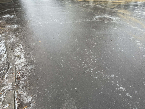Gołoledź na Dolnym Śląsku. Krytyczna sytuacja w powiecie wołowskim. Wszystkie piaskarki wjechały do rowów [RAPORT] - 4