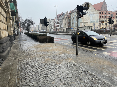 Wrocław jak "Kraina Lodu". To najbardziej śliski dzień roku? [WIDEO] - 3