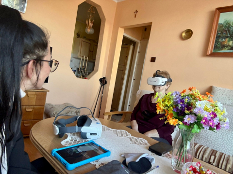 Gogle VR i tablety dla seniorów. Pozwalają im zobaczyć to, co nieosiągalne - 2