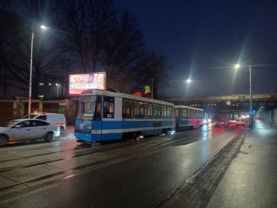 Zn&oacute;w Pułaskiego i zn&oacute;w połamany pantograf. Były też utrudnienia na Moście Osobowickim