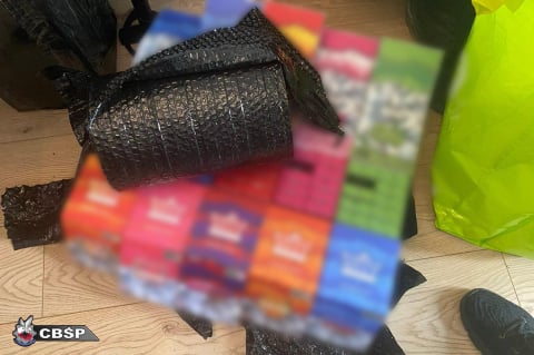 Narkotykowa "cukiernia" rozbita. Przez internet sprzedawali ciastka i batony nasączone THC i HHC - 3
