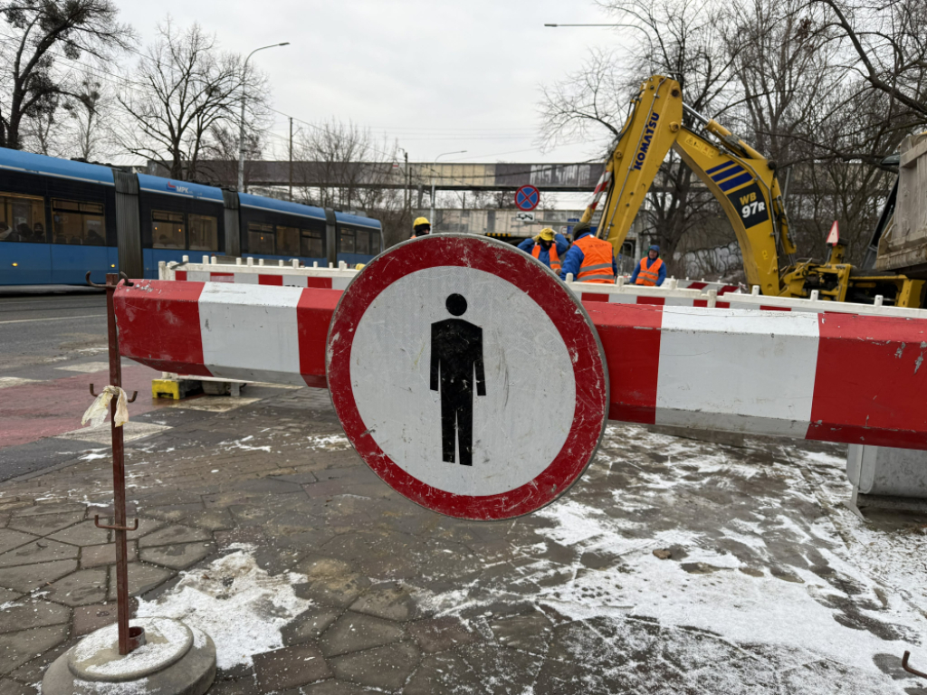 Awaria wodociągu na Psim Polu. Utrudnienia na Gorlickiej - MPWiK usuwa awarię wodociągu. Możliwe przerwy w dostawie wody