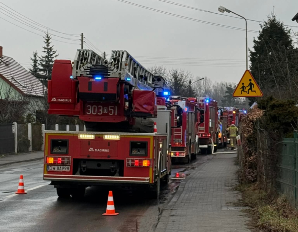 Akcja strażaków w Czernicy. Płonał budynek mieszkalny - Pożar domu w Czernicy