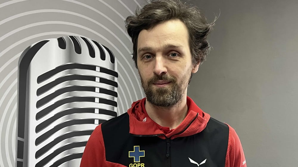 Chwalimy swoje: Adam Tkocz, naczelnik karkonoskiego GOPR-u. Jak wygląda praca ratowników górskich? - Adam Tkocz w jeleniogórskim studiu Radia Wrocław.