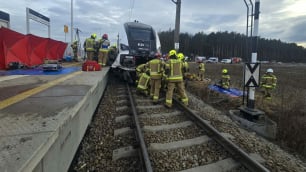 Pociąg zderzył się z samochodem niedaleko Wrocławia. Kierowca zginął na miejscu