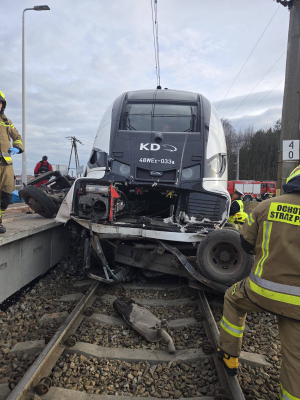 Koszmarne skutki zignorowania znaku STOP. Znamy szczegóły tragedii w Chrząstawie Małej - 0