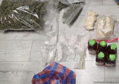 Samochodem przewozili kilogramy narkotyk&oacute;w. Czterej młodzi mężczyźni zatrzymani